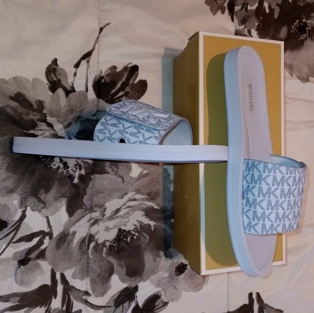 Michael Kors MK Slides Sandals - Picture 9 of 10